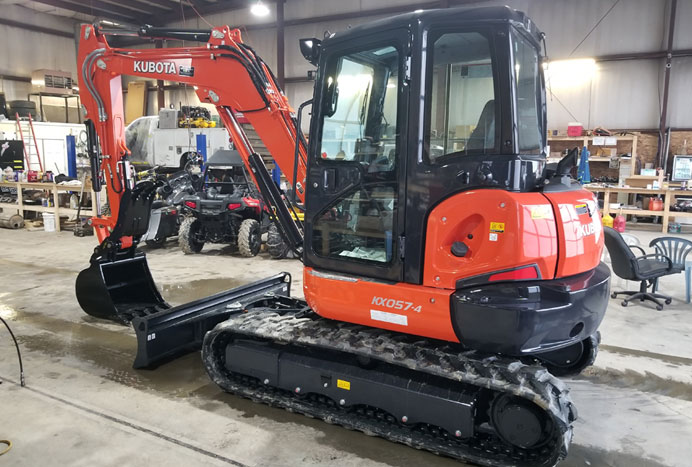 Kubota KX057 with blade and thumb Kubota KX057